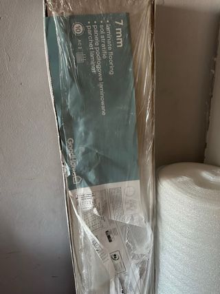 Suelo laminado 7mm - 1 paquete (1€ base aislante)
