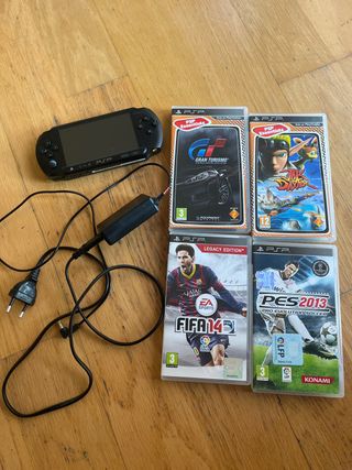 PSP negra + 4 juegos