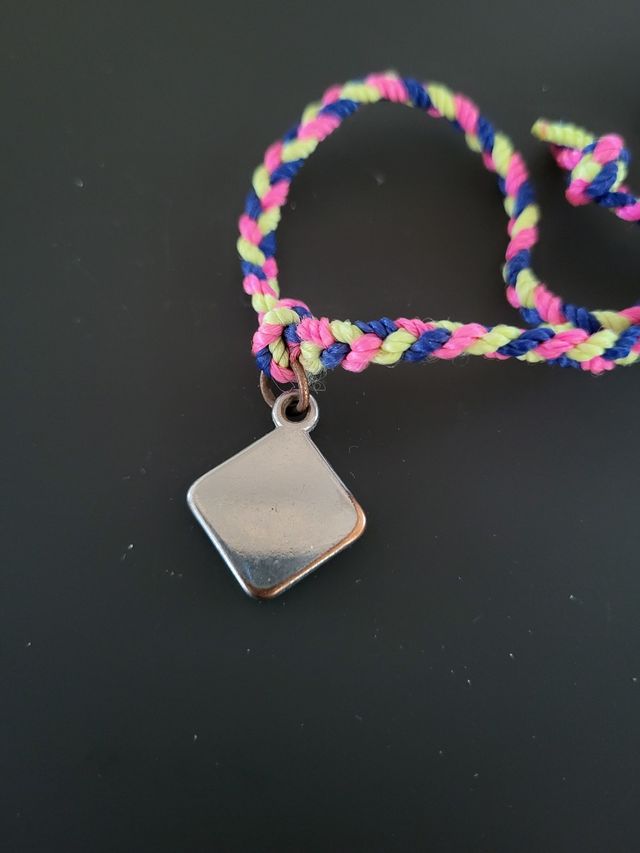 Braccialetto intrecciato con ciondolo quadrifoglio