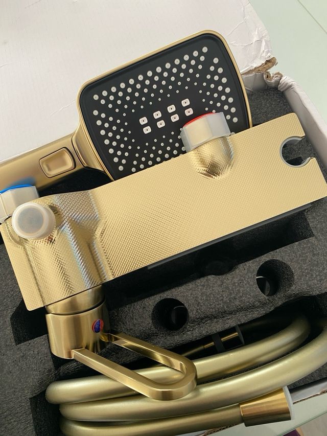 Grifo ducha dorado | Cabezal cascada