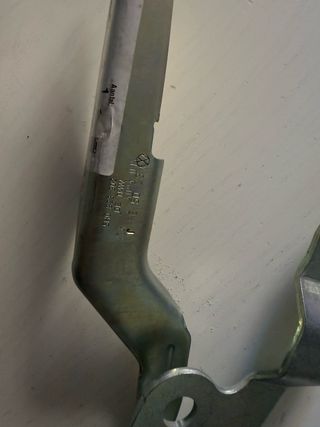 Bisagras capot y soporte aleta vw Golf 8