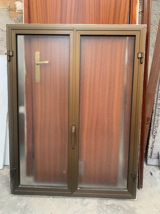 Ventana aluminio bronce 2 hojas
1mx1.30