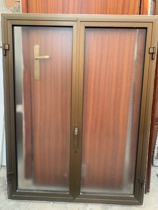 Ventana aluminio bronce 2 hojas
1mx1.30