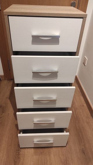 Cómoda, 2 mesitas y espejo dormitorio principal 