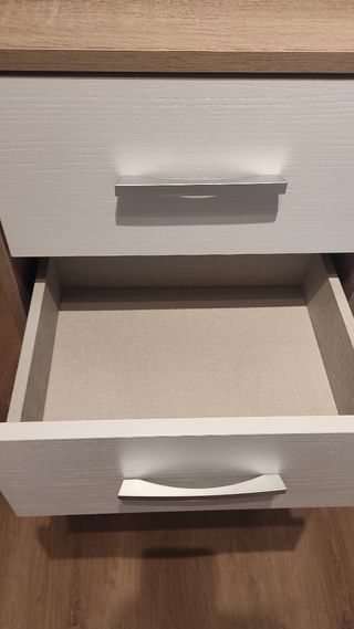 Cómoda, 2 mesitas y espejo dormitorio principal 