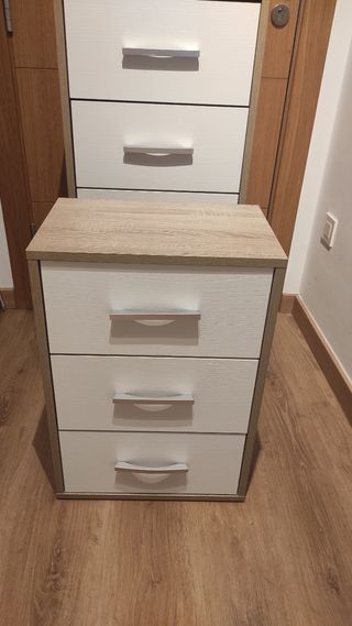 Cómoda, 2 mesitas y espejo dormitorio principal 