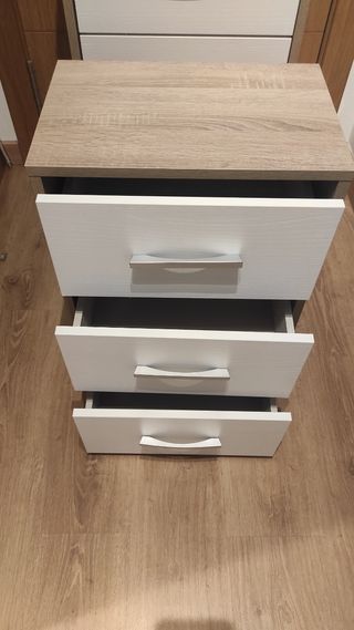 Cómoda, 2 mesitas y espejo dormitorio principal 