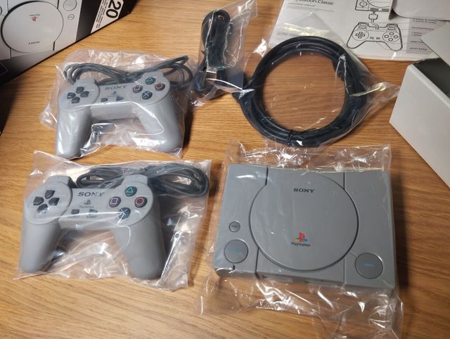 PlayStation Classic nueva con funda pet