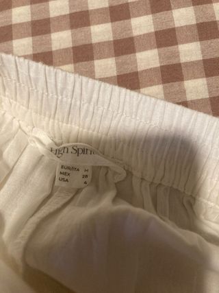 Falda blanca estilo ibicenco