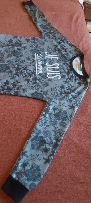 Jersey y falda estampados