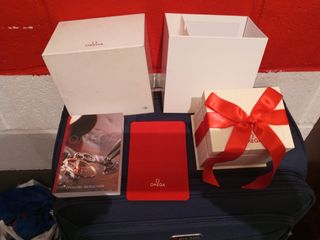 Omega: caja reloj - roja y blanca