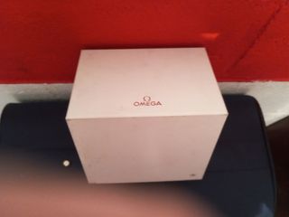 Omega: caja reloj - roja y blanca