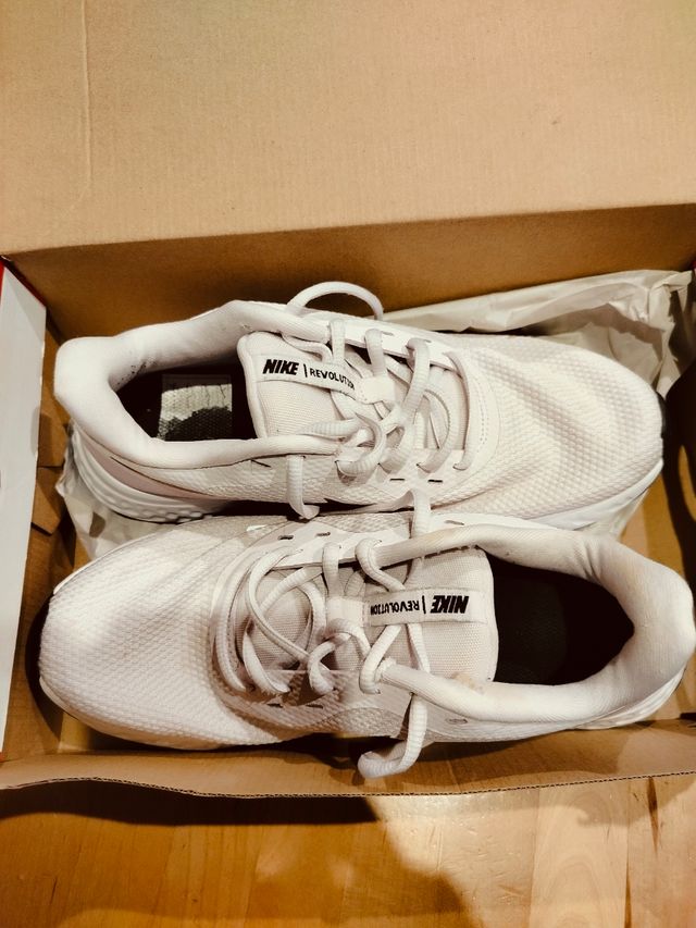 Zapatillas Nike Revolution 5 blancas