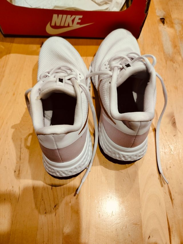 Zapatillas Nike Revolution 5 blancas