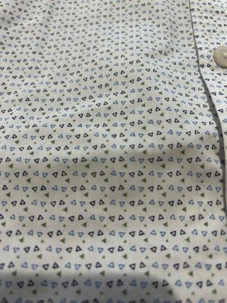 Camisa hombre blanca c/triángulos