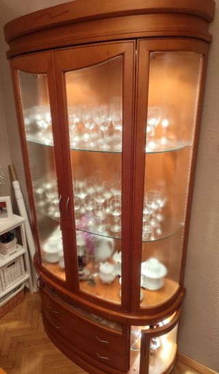 Vitrina madera maciza cristal curvada