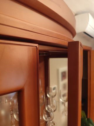 Vitrina madera maciza cristal curvada