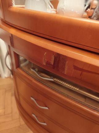 Vitrina madera maciza cristal curvada