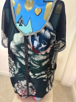 Blusa negra y verde con estampado floral