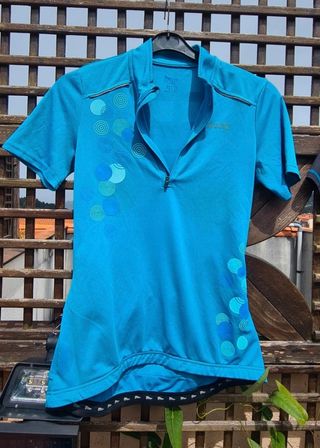 Conjunto ciclismo mujer: 2 maillot y 1 culotte 