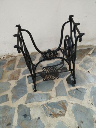Píe de coser vintage Friter Rossamann