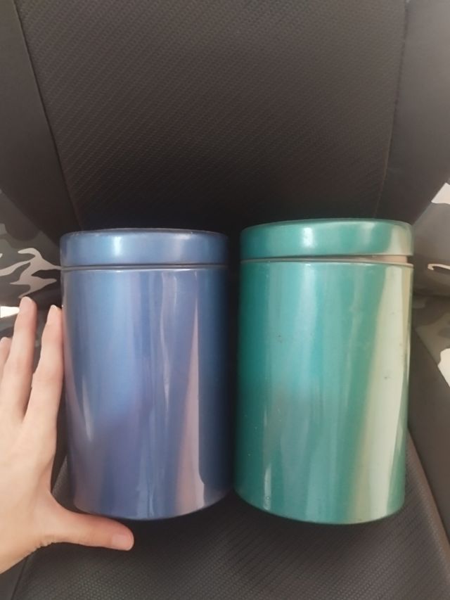 2 Botes metálicos vintage azul y verde