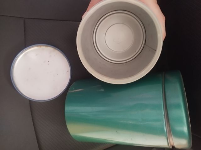 2 Botes metálicos vintage azul y verde