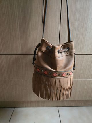 Bolso marrón con flecos