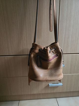 Bolso marrón con flecos
