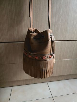 Bolso marrón con flecos