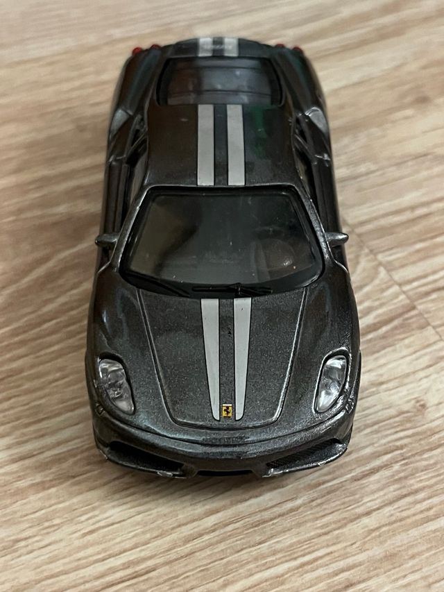 Coche Ferrari escala 1:43