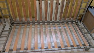 Sofá cama metálico madera