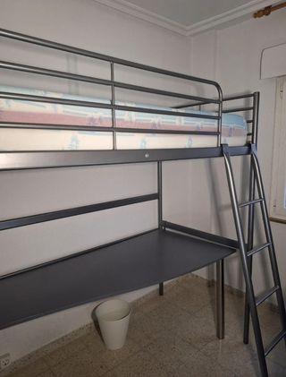 Cama alta metal gris con escritorio