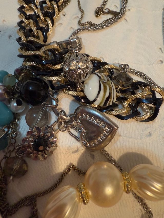 Lote de 4 collares y una pulsera