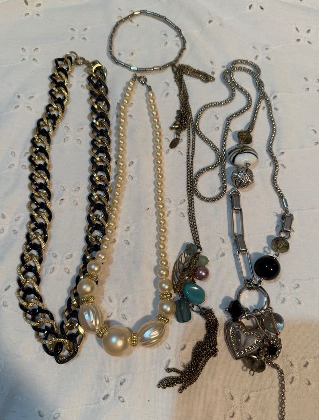 Lote de 4 collares y una pulsera