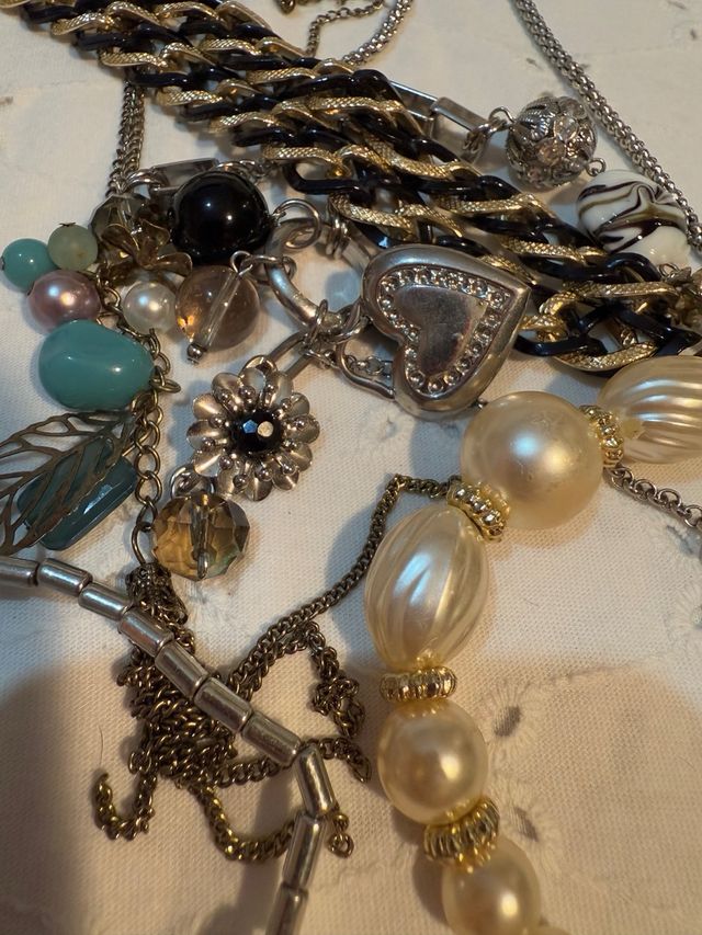 Lote de 4 collares y una pulsera