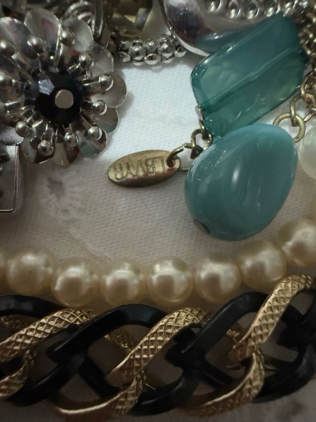 Lote de 4 collares y una pulsera