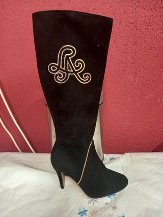 Bota negra tacón alto nº 37, Laura Amat