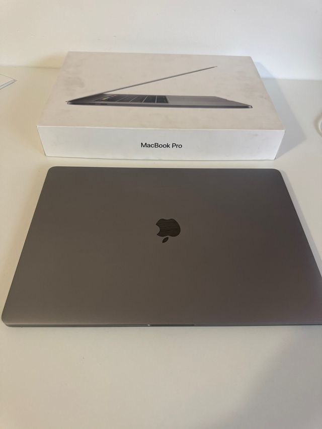 MacBook Pro 15.6" 2018 i7 512GB