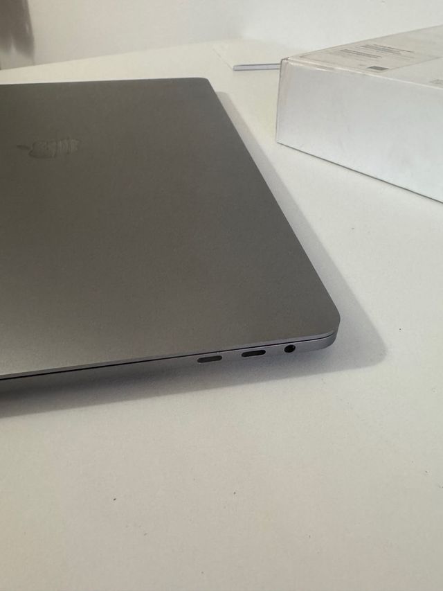 MacBook Pro 15.6" 2018 i7 512GB