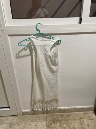 Vestido blanco tirantes flecos playa