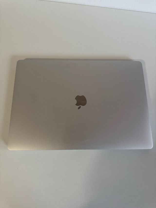 MacBook Pro 19 32GB 1TB i9