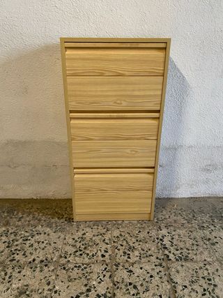 Zapatero de madera beige 