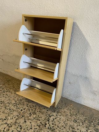 Zapatero de madera beige 