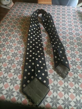 Corbata Loewe - lunares blanco y negro