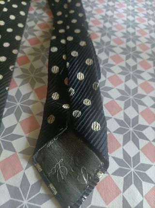 Corbata Loewe - lunares blanco y negro