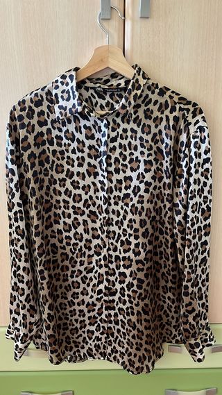 Blusa Zara leopardo satinada