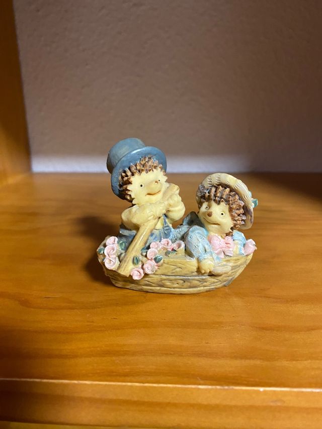 Erizos en Barco - Figura Decorativa