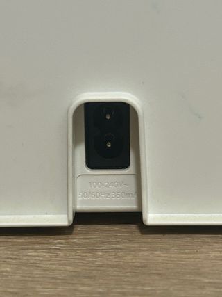 HP DeskJet 2513 - Impresora roja y blanca