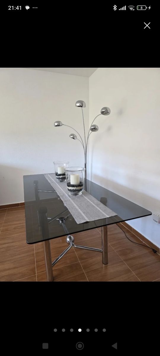 Mesa cristal y metal moderna